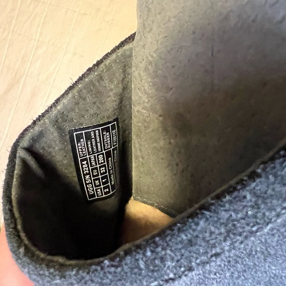 UGG Abbie Suede Leather - Picture 4 of 4